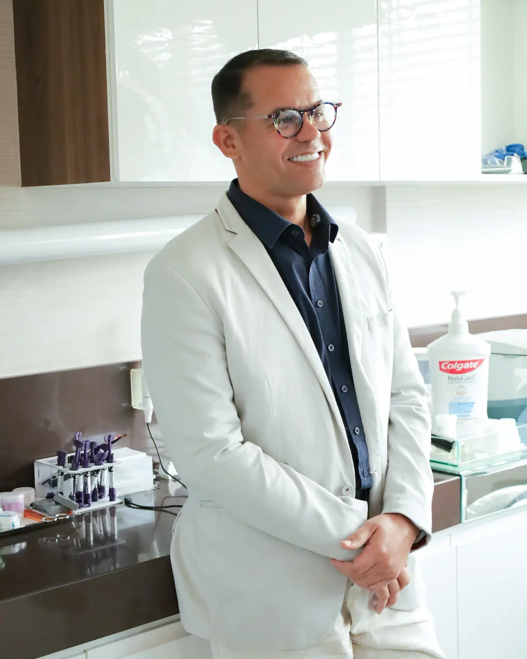 Dr. João Roberto no consultório da JR Implantes, em Natal/RN